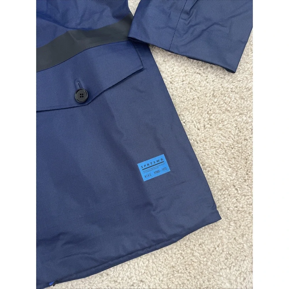 Nike GF New Master Saturday Jacket Black Hyper Blue Water Resistant Nylon Mens